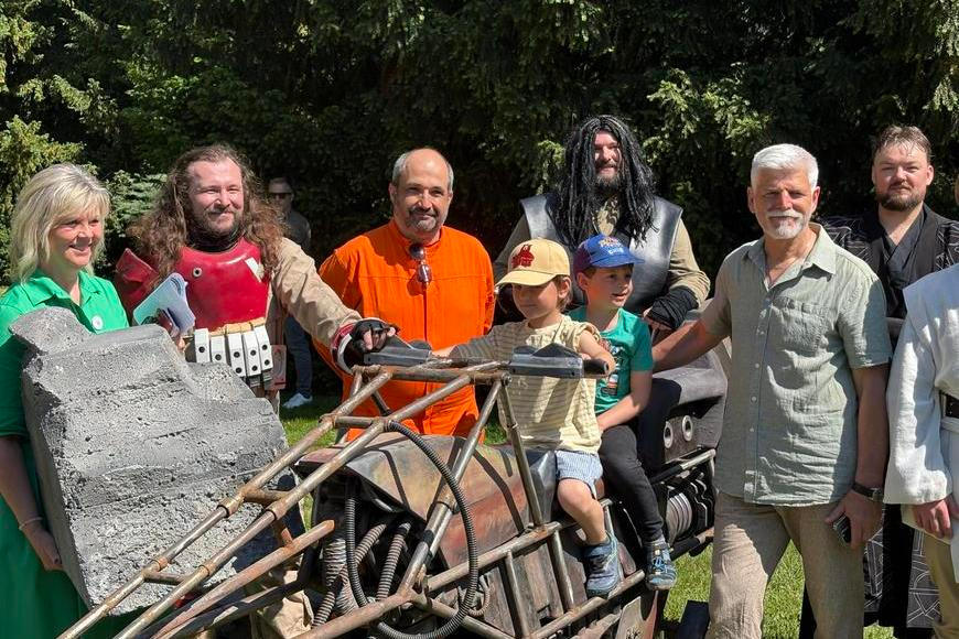Rytíři ze Star Wars a klobásy u katedrály. Hrad se změnil k nepoznání, Pavel poslal vzkaz dětem