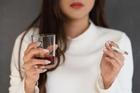Unhealthy,Asian,Woman,Smoking,Hand,And,Drinking,A,Glass,Of