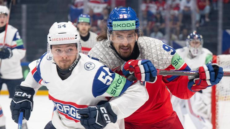 Sander Hurrod a Daniel Voženílek v zápase MS 2026 Česko - Norsko