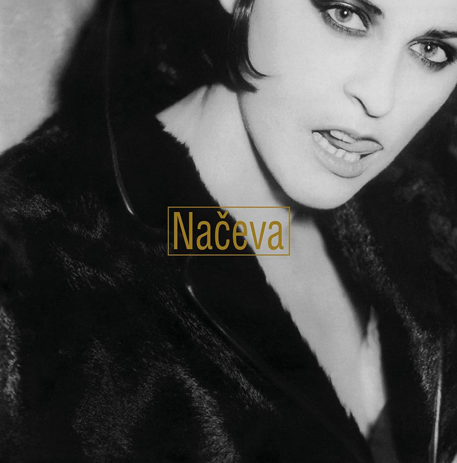 Remastrované album Nebe je rudý má na svém obalu původní fotografii Načevy.
