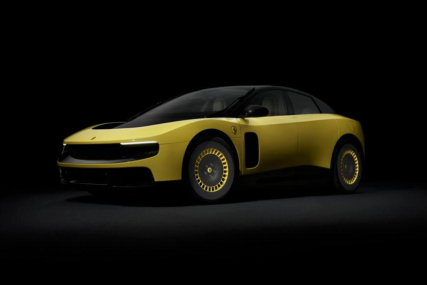 Ferrari, jaké nikdo nečekal. Má pět míst, podivný design a dechberoucí techniku