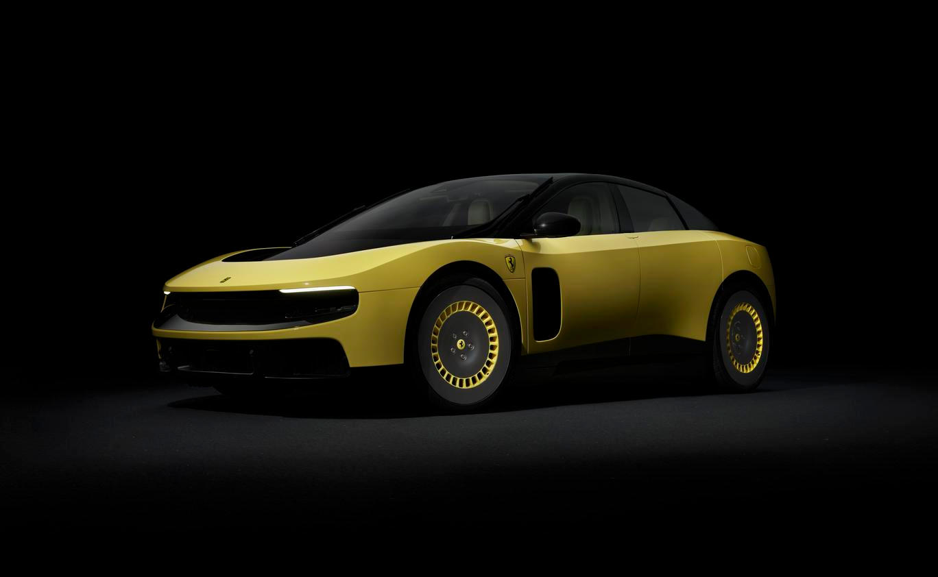 Ferrari představilo svůj první elektromobil Luce.