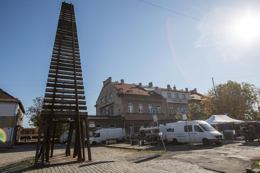 Vlakové nádraží Bubny - Památník obětem holokaustu v nové ulici Nicholase Wintona