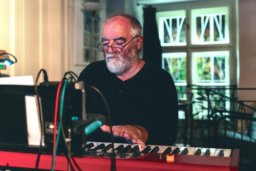 „Jednou se na našem koncertě rozbrečeli i pankáči,“ říká pianista kapely Končinna