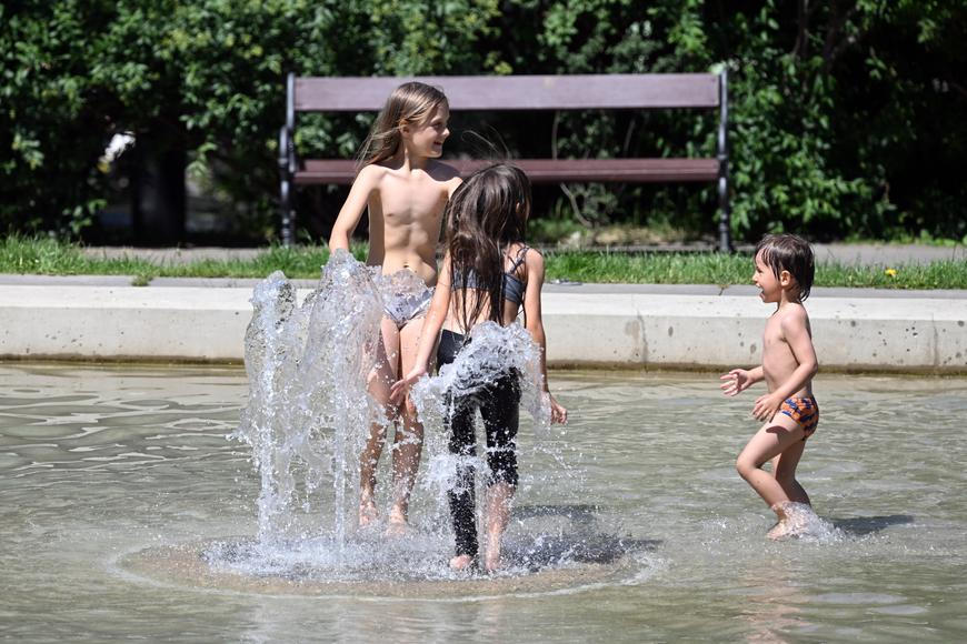 Tropická vedra neustupují, teplotní rekord padl na 47 místech Česka