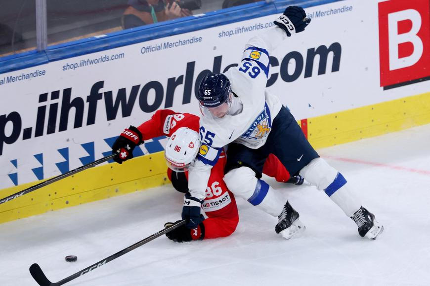 Neporazitelní Švýcaři. Slováky připravili o postup Švédové, do play off se prodrali i Američané