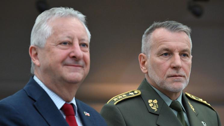 Jaromír Zůna, ministr obrany, politik, Miroslav Hlaváč, zástupce náčelníka generálního štábu Armády ČR, voják