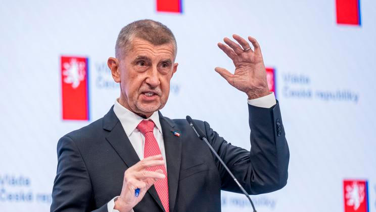 Andrej Babiš, premiér, politik, gesto --- Andrej Babiš