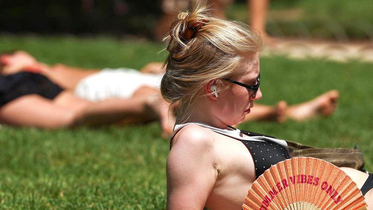 Heatwave persists in Paris