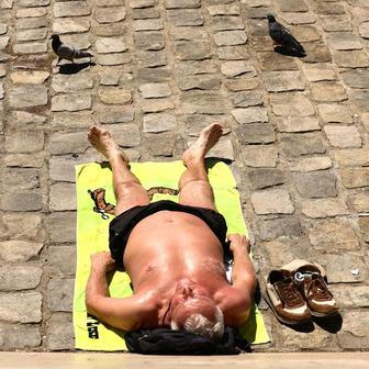 Heatwave persists in Paris