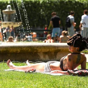 Heatwave persists in Paris