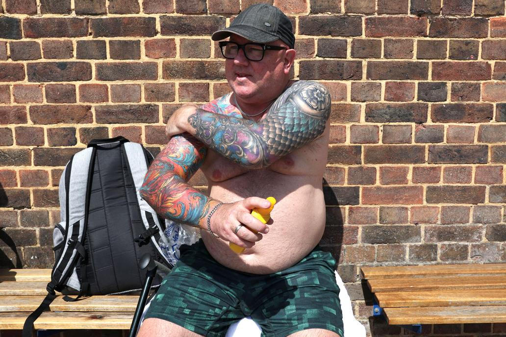 Hot weather at Charlton Lido