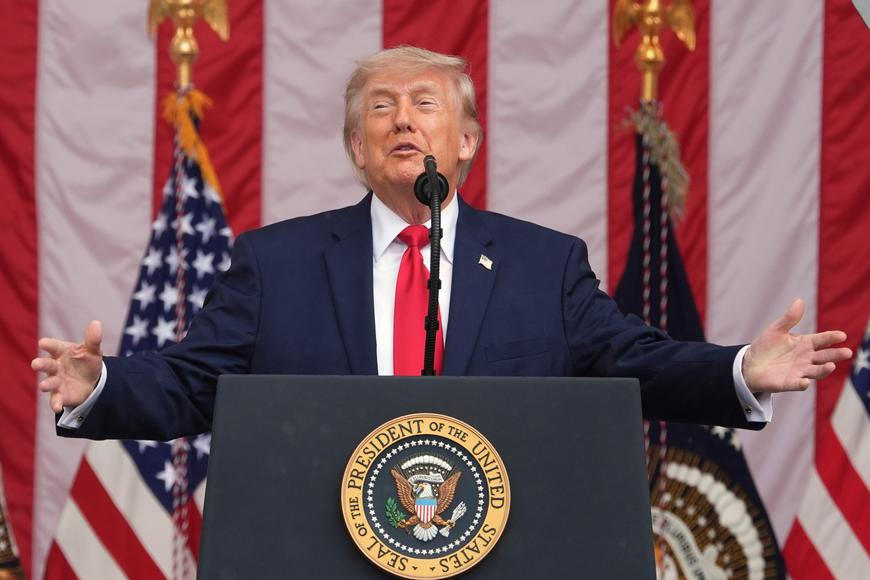 Fiasko Trumpova velkolepého projektu. Jeho lidé vysvětlují nulu na účtu, co dál?
