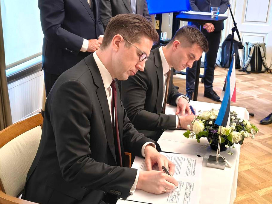 Memorandum o spolupráci estonské společnosti Frankenburg Technologies se zbrojařskou skupinou Colt CZ Group podepsali zástupci obou firem ve středu v Tallinnu během návštěvy českého prezidenta Petra Pavla; 27. května 2026.