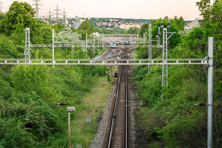 Železnice má sehrát klíčovou roli při dopravní transformaci Slatin.