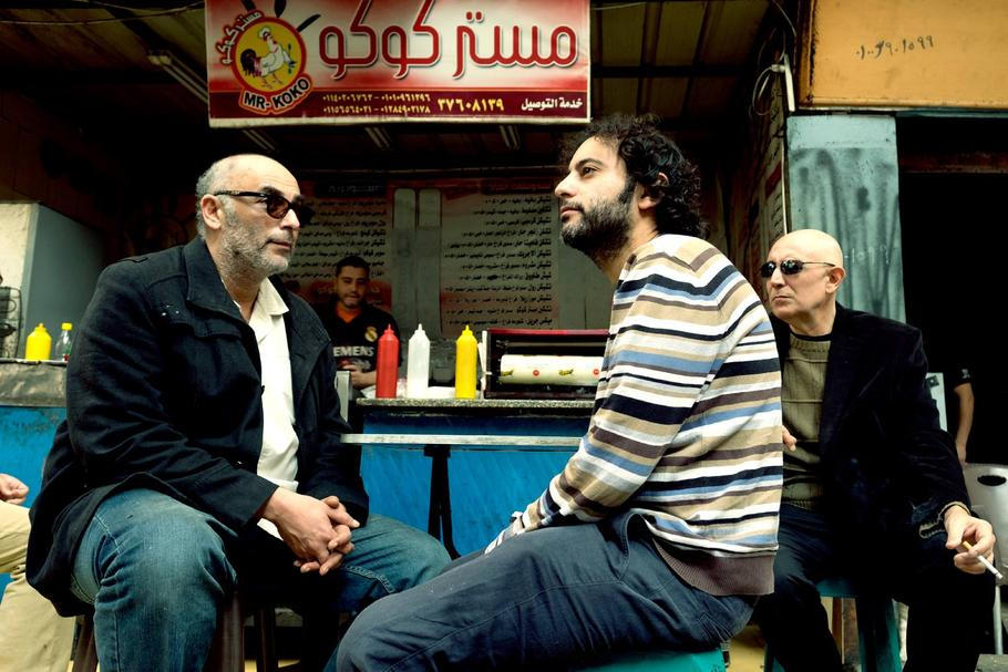 Kapelu The Dwarfs of East Agouza tvoří americký hudebník Alan Bishop, egyptský producent a skladatel Maurice Louca a kanadský kytarista Sam Shalabi.