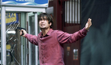 Colin Farrell v thrilleru Joela Schumachera Telefonní budka (2002).