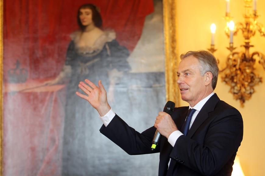 „Lidé vůbec nevědí, co se na ně řítí.“ Expremiér Tony Blair zaslal Britům nezvyklé varování