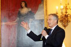 Ostře se Tony Blair pustil do některých klíčových ekonomických kroků současné vlády, které podle něj poškozují britský byznys a brzdí hospodářský růst. 