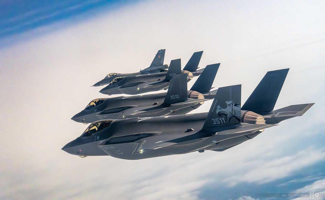 Polské letectvo převzalo na domácí půdě první tři stíhačky F-35A Lightning II.