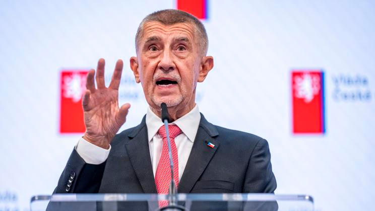 Andrej Babiš, premiér, politik, gesto