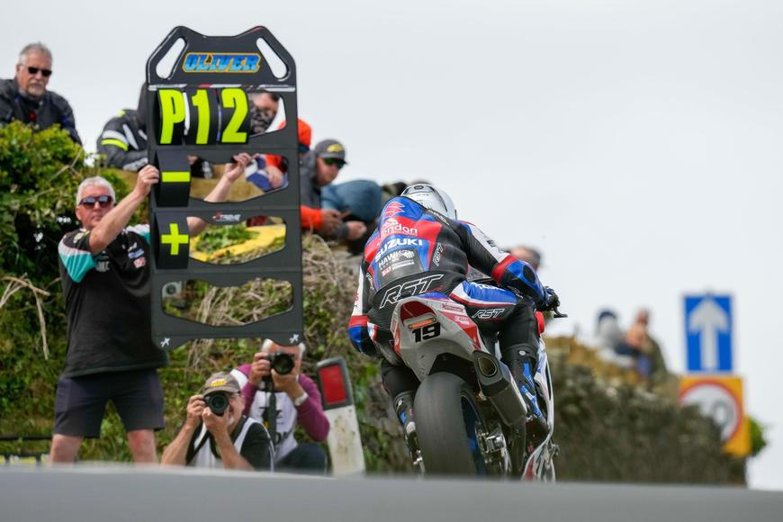 Motocyklové peklo na ostrově Man znovu zabíjelo. Zahynul britský závodník
