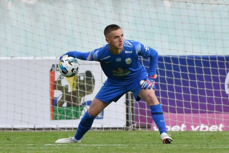 Vyspělý a výborný nohama. Slavia si pořídila do brány ukrajinský zázrak
