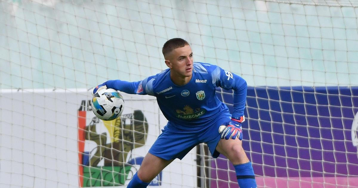 Vyspělý a výborný nohama. Slavia si pořídila do brány ukrajinský zázrak