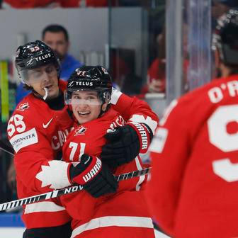 Macklin Celebrini slaví gól v zápase MS 2026 Kanada - USA