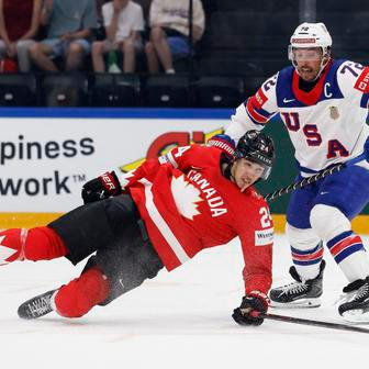 Dylan Cozens a Justin Faulk v zápase MS 2026 Kanada - USA