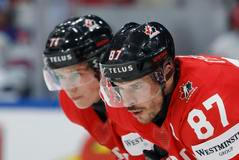 Sidney Crosby a Macklin Celebrini v zápase MS 2026 Kanada - USA