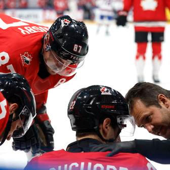 Zraněný Evan Bouchard v zápase MS 2026 Kanada - USA