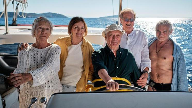Lenka Termerová, Oldřich Kaiser, Jan Vlasák, Dana Syslová a Petr Kostka v komedii Jana Svěráka Pět švestek.