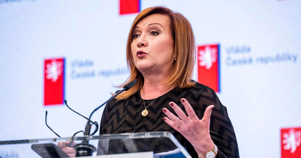 Netrpěliví pumpaři. Schillerová řekla, kdy rozhodne o konci nařizovaných cen