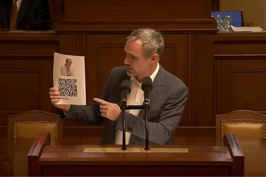 Hřib provokoval ministryni QR kódem. Naúčtoval jí dva miliony za byt