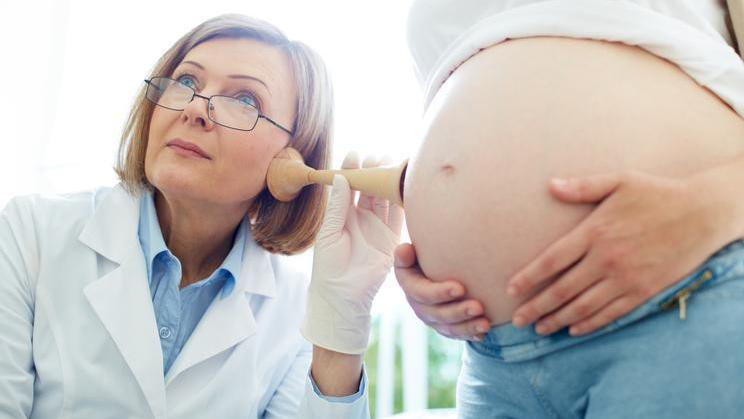 Gynekologové jsou od letoška placení jinak. Místo dosavadní platby za výkon jim pojišťovny posílají takzvanou agregovanou úhradu. Tedy fixní částku 118 korun za každou ženu v evidenci. 