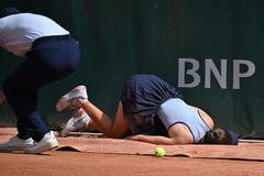 Zraněná Zeynep Sönmezová na Roland Garros 2026