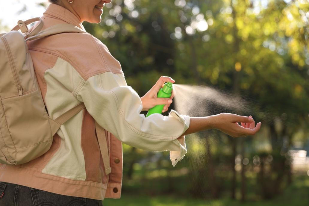 Klasické repelenty s DEET jsou nejúčinnější ochrana před komáry