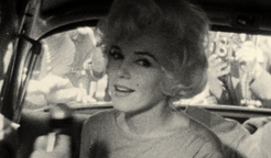 Z dokumentu Tajemství Marilyn Monroe: Ztracené nahrávky. 