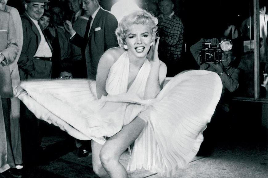 Její ikonicky zvednuté šaty uspíšily konec manželství. Marilyn Monroe slaví 100 let
