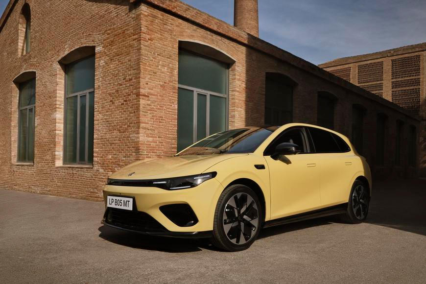Hledá se elektrický Golf. Na čele teď sedí Číňan, který se prodává za absurdní peníze