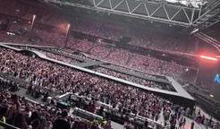 Harry Styles při svém koncertu v Amsterdamu