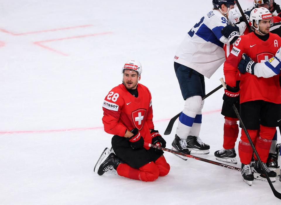 Timo Meier po jednom ze soubojů před brankou