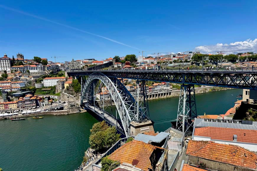 26 pater denně, víno a melancholie: Porto okouzlí syrovostí, kterou v průvodcích nenajdete
