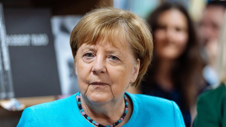 Angela Merkelová, která měla mimořádně vyvinutý cit pro Zeitgeist (duch doby), se rozhodla vzít Zeleným a SPD jejich nejsilnější téma.