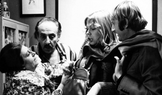 Stella Zázvorková, Miloš Kopecký, Dagmar Havlová a Luděk Sobota v komedii Zítra to roztočíme, drahoušku…!