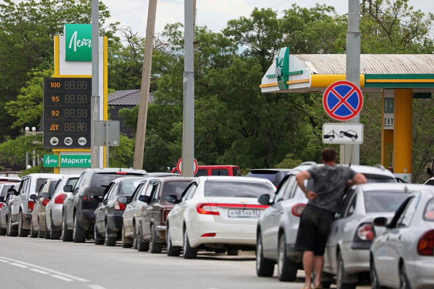 „Fašistická blokáda.“ Rusové zuří kvůli odstřižení Krymu, mají ale krizový plán