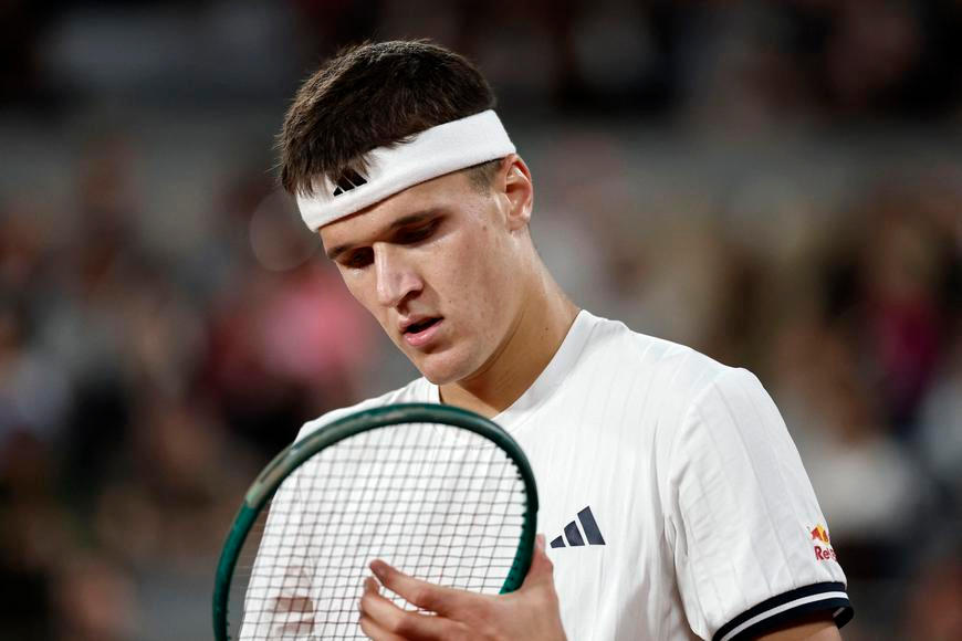 Menšík - Fonseca 3:0. Fantastický Čech proměnil sedmý mečbol a je v semifinále Roland Garros