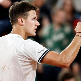 Jakub Menšík slaví vítězství ve čtvrtfinále French Open 2026
