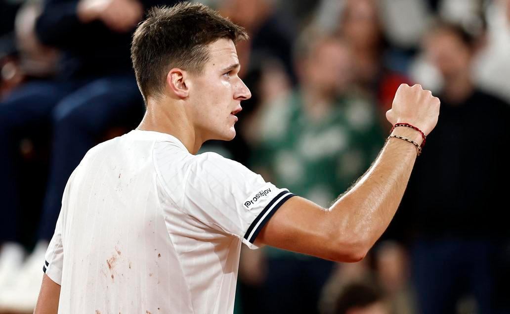 Jakub Menšík slaví vítězství ve čtvrtfinále French Open 2026